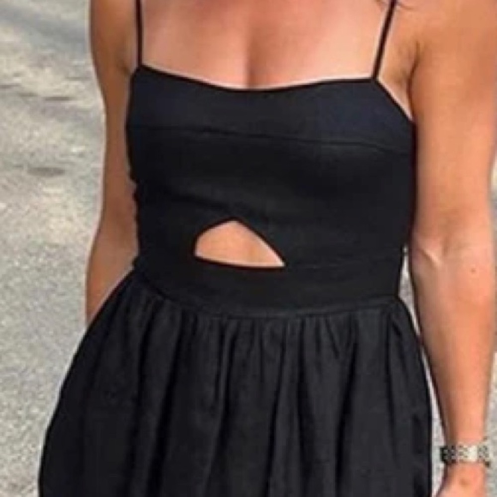 Elegant Black Maxi Dress - Picture 2 of 11